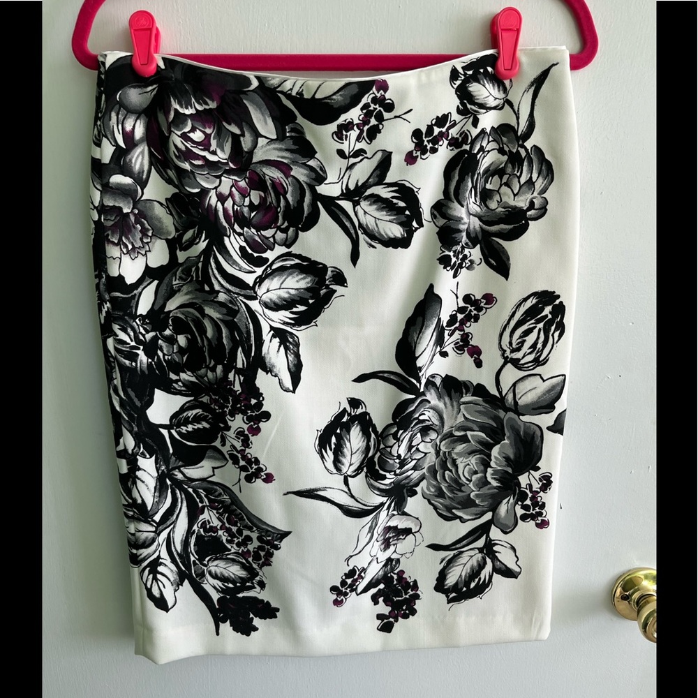 White house/Black market skirt size 8